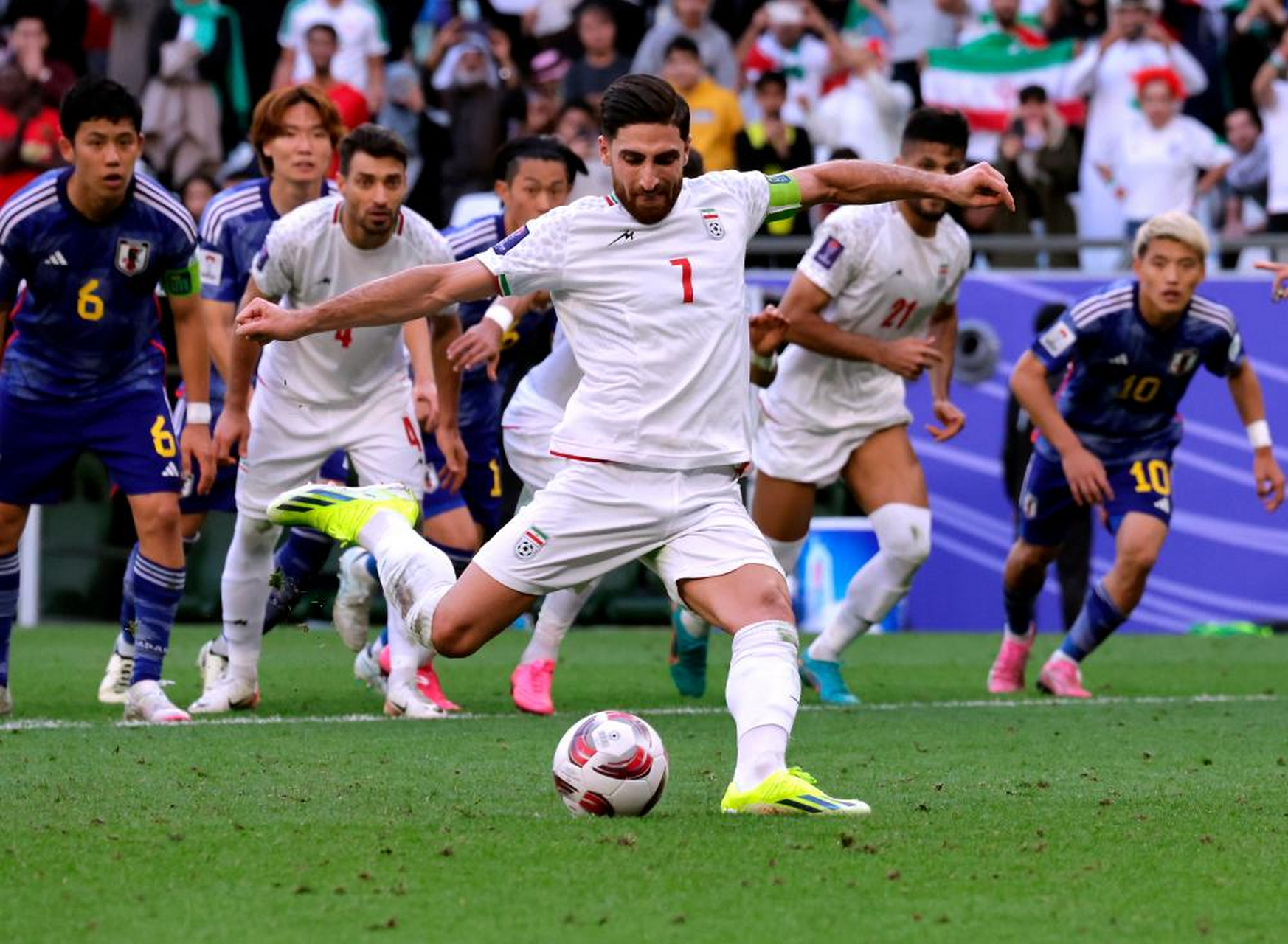 伊朗球员在国际比赛中展现实力 伊朗球员在国际比赛中展现实力