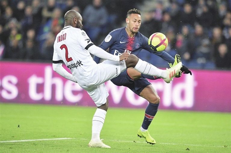 开云体育app-甘冈主场大败，法甲领头羊位置不保的简单介绍