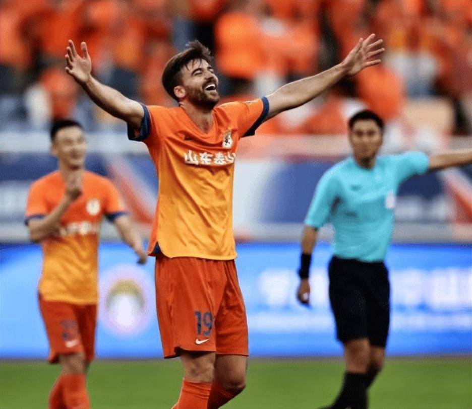 新晋国脚表现抢眼，球队实现逆转