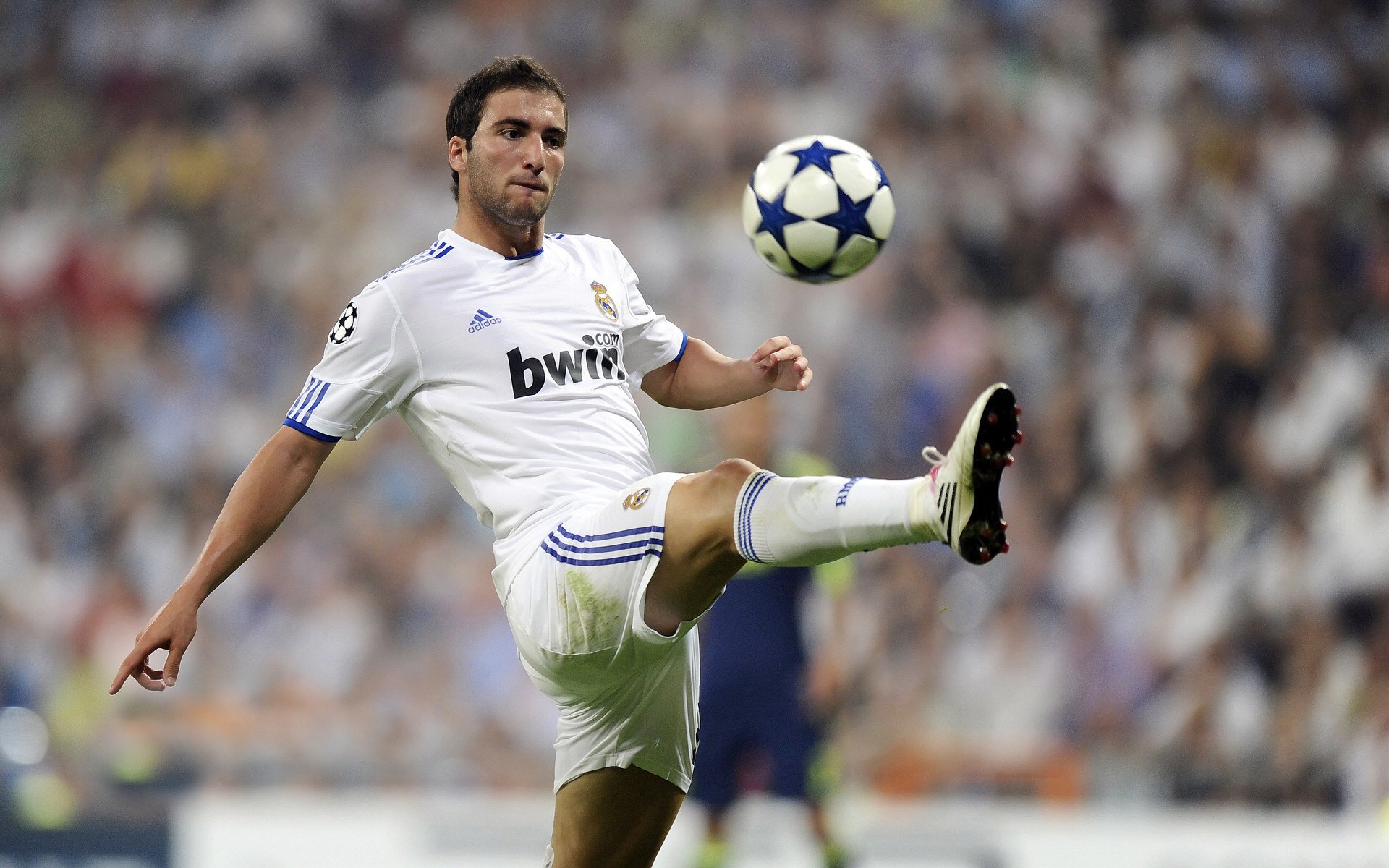 当足球与乒乓相遇,葡萄牙逆转之夜与马龙点燃的赛场